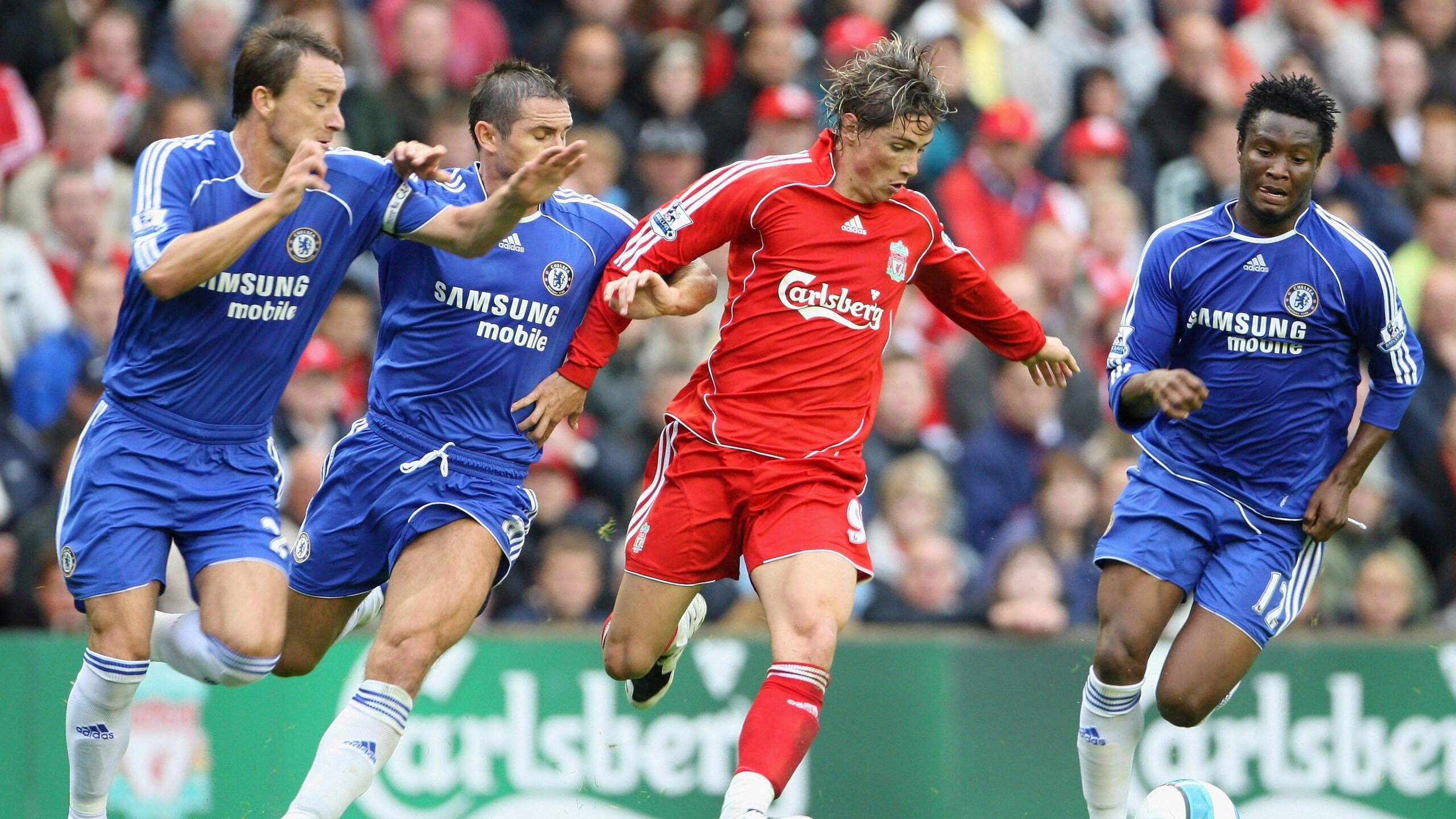 哥伦比亚队门将费尔南德斯在巴黎奥运会上展现出高水平的扑救能力